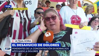 El emotivo momento en el que le comunican a una mujer discapacitada que paralizan su desahucio