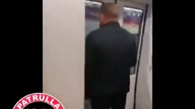 Vuelve 'el del traje', un carterista conocido por los vigilantes del Metro de Barcelona