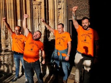 Trabajadores de Vesivius encerrados en la Catedral de Oviedo