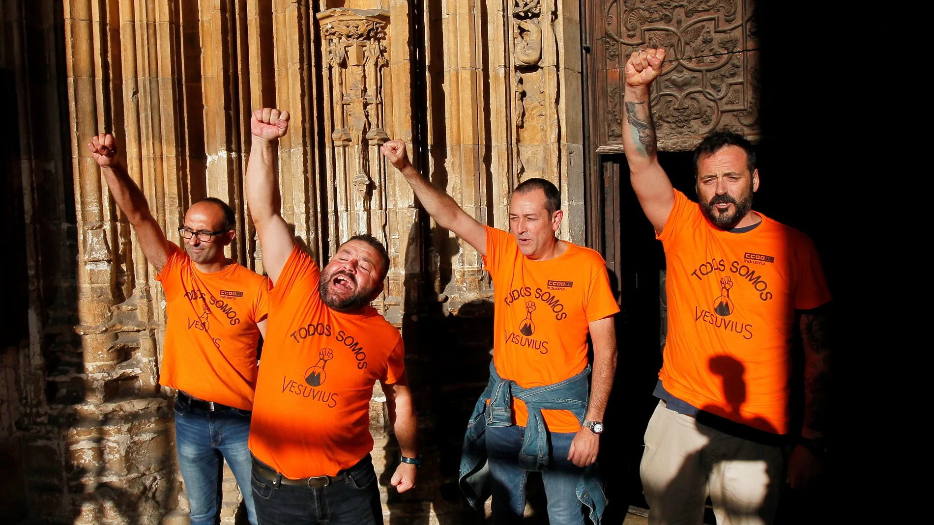 Trabajadores de Vesivius encerrados en la Catedral de Oviedo Trabajadores de Vesivius encerrados en la Catedral de Oviedo