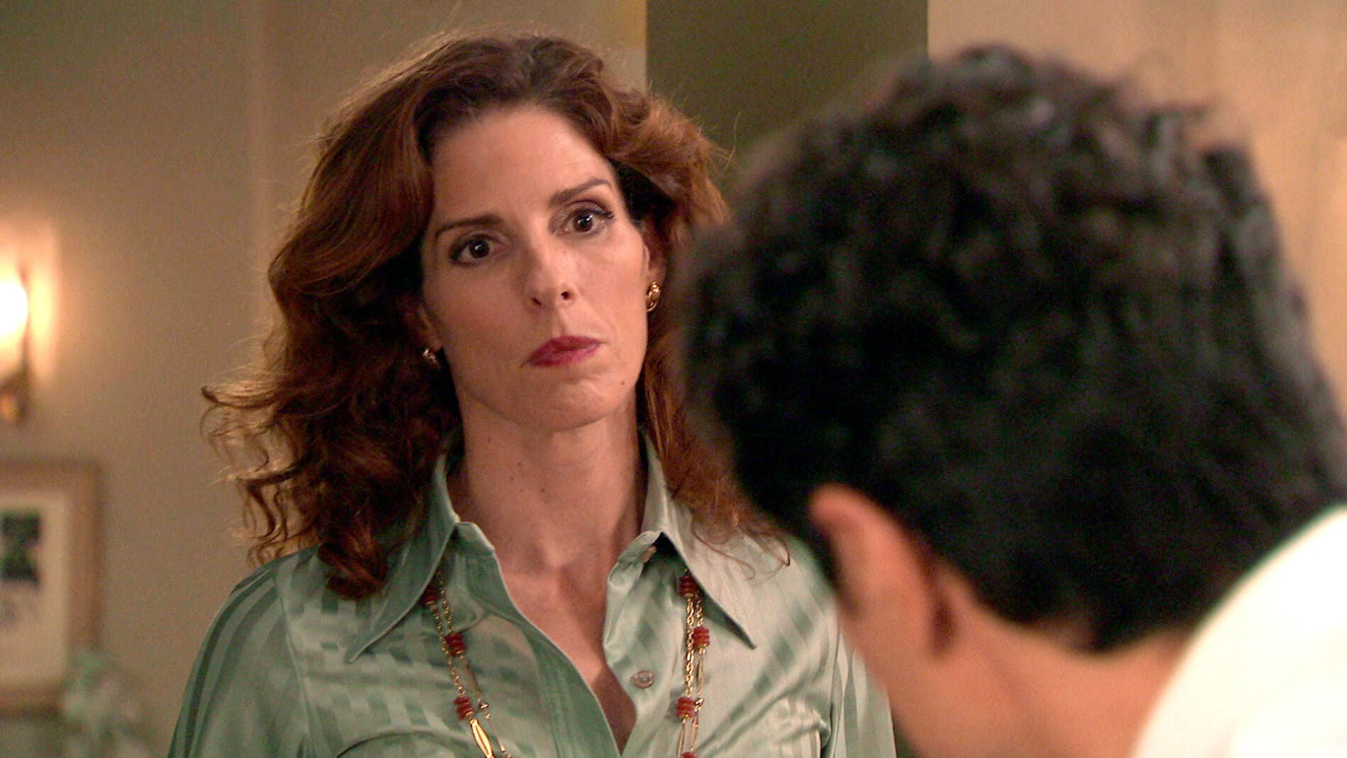 Julia le planta cara a Armando