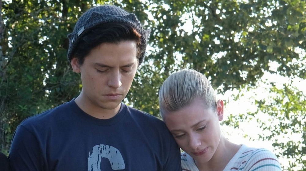 Esta Jughead Realmente Muerto El Destino De Cole Sprouse Y Lili Reinhart Sacude Los Cimientos De Riverdale