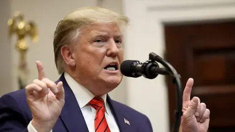 Donald Trump ataca a Popovich y Kerr Donald Trump ataca a Popovich y Kerr