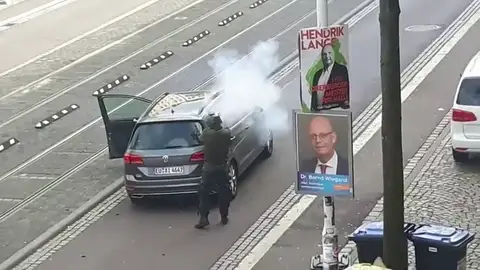 El detenido es un joven neonazi que retransmitió en directo el momento en el que mató a dos judíos en Alemania El detenido es un joven neonazi que retransmitió en directo el momento en el que mató a dos judíos en Alemania