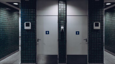 Un jefe graba más de 20.000 vídeos íntimos de sus empleadas en los baños de la empresa en Palencia