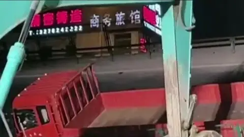 El camión que pudo provocar el derrumbe en China El camión que pudo provocar el derrumbe en China
