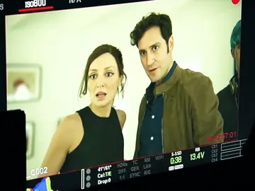 Nos colamos tras las cámaras para descubrir cómo se grabó el tercer capítulo de ‘Toy boy’ Nos colamos tras las cámaras para descubrir cómo se grabó el tercer capítulo de ‘Toy boy’