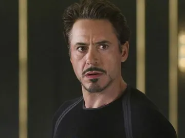 Robert Downey Jr. como Tony Stark (Iron Man) Robert Downey Jr. como Tony Stark (Iron Man)