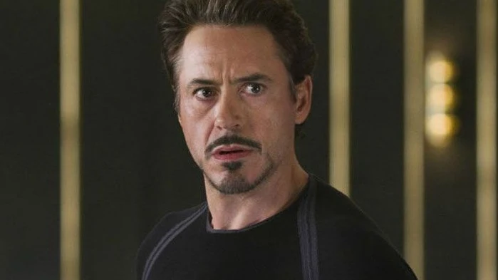 Robert Downey Jr. como Tony Stark (Iron Man)