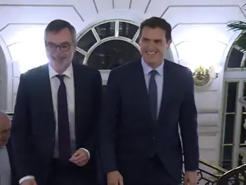 Rivera propone un acuerdo para evitar el desbloqueo... que Iglesias interpreta como de gobierno Rivera propone un acuerdo para evitar el desbloqueo... que Iglesias interpreta como de gobierno