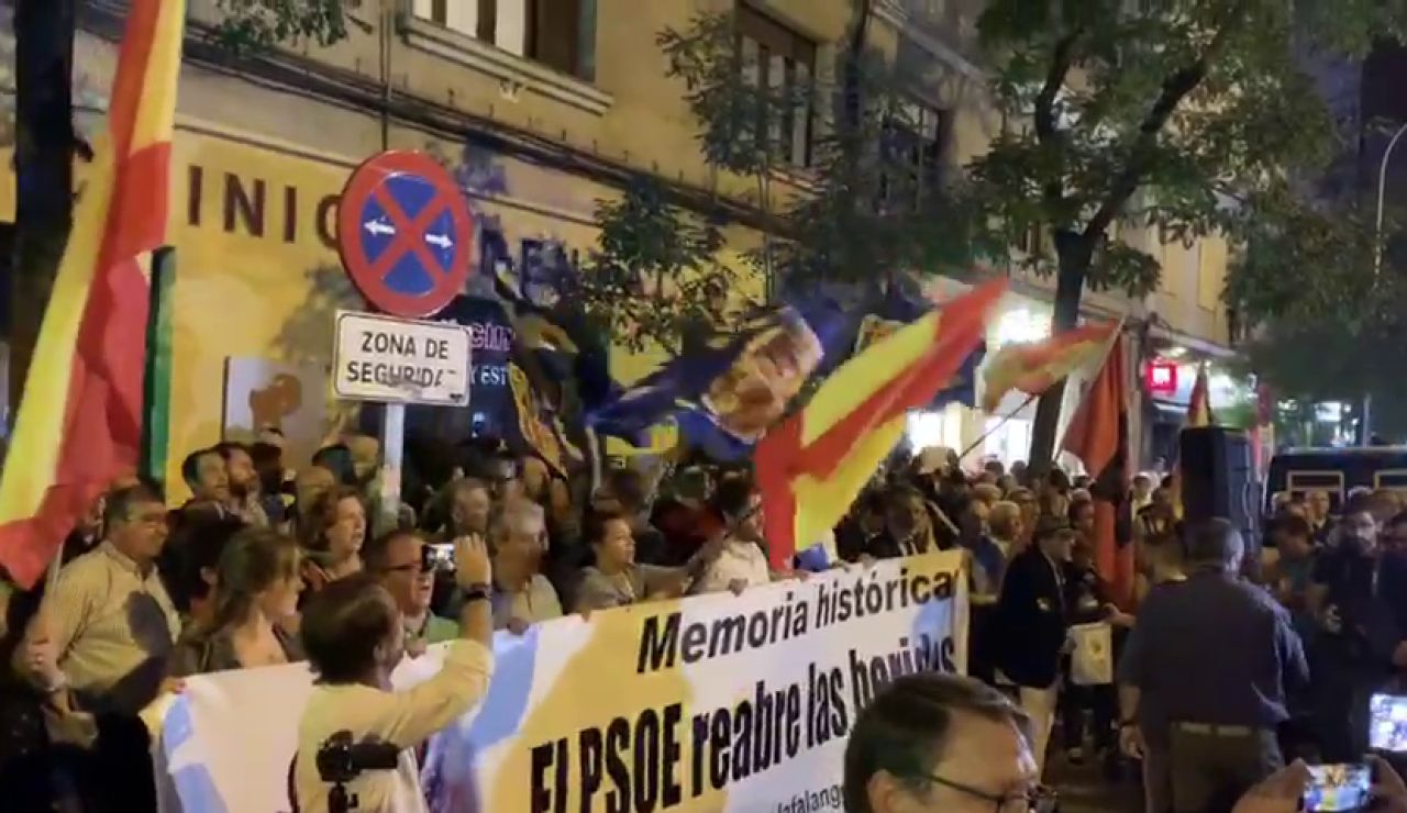 Concentración en Ferraz contra la exhumación de Franco