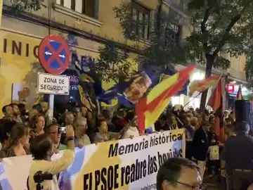 Concentración en Ferraz contra la exhumación de Franco Concentración en Ferraz contra la exhumación de Franco