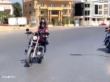  Mujeres en Egipto luchan contra el machismo subidas a sus Harleys