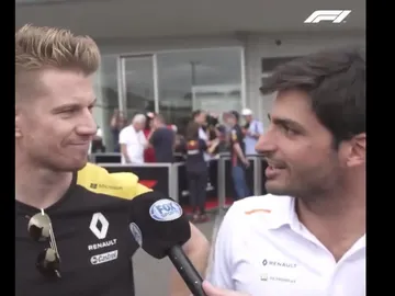 Nico Hulkenberg y Carlos Sainz conversan en Suzuka Nico Hulkenberg y Carlos Sainz conversan en Suzuka