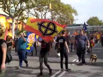 Simpatizantes de la Falange se manifiestan en Barcelona por el Día de la Hispanidad