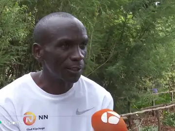 Los secretos de Eliud Kipchoge: una vida humilde, descansos diarios, una disciplina férrea... Los secretos de Eliud Kipchoge: una vida humilde, descansos diarios, una disciplina férrea...