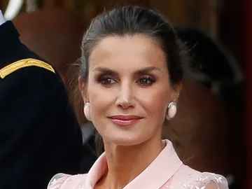La reina Letizia durante el desfile de las Fuerzas Armadas La reina Letizia durante el desfile de las Fuerzas Armadas