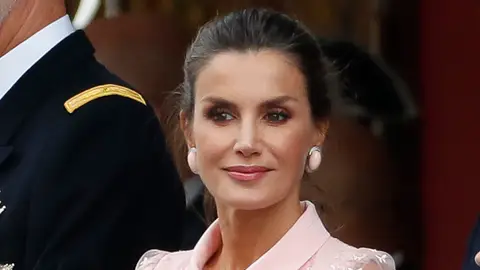 La reina Letizia durante el desfile de las Fuerzas Armadas La reina Letizia durante el desfile de las Fuerzas Armadas