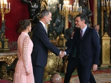 Pedro Sánchez con los reyes en la recepción del 12 de octubre