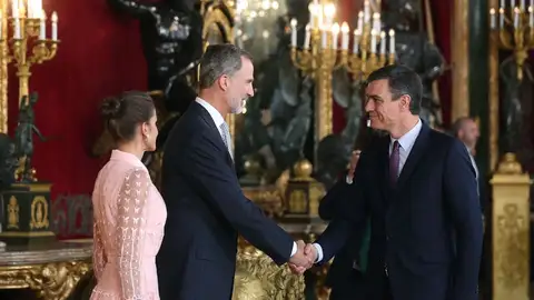 Pedro Sánchez con los reyes en la recepción del 12 de octubre Pedro Sánchez con los reyes en la recepción del 12 de octubre
