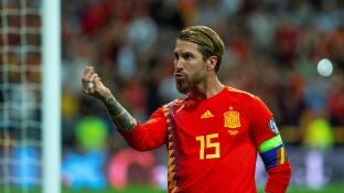 Sergio Ramos celebra un gol con Espa&ntilde;a