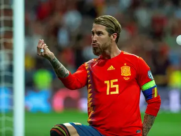 Sergio Ramos celebra un gol con España