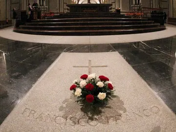 LaSexta Noticias Fin de Semana (13-10-19) El Gobierno apunta al 21 o 22 de octubre como fecha para exhumar a Franco del Valle de los Caídos LaSexta Noticias Fin de Semana (13-10-19) El Gobierno apunta al 21 o 22 de octubre como fecha para exhumar a Franco del Valle de los Caídos