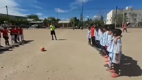 Un tiroteo siembra el pánico en un partido de fútbol de infantiles en Argentina: "Están con pistolas... ¡corre!" Un tiroteo siembra el pánico en un partido de fútbol de infantiles en Argentina: "Están con pistolas... ¡corre!"