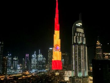 Bandera de España en el Burj Khalifa de Dubai