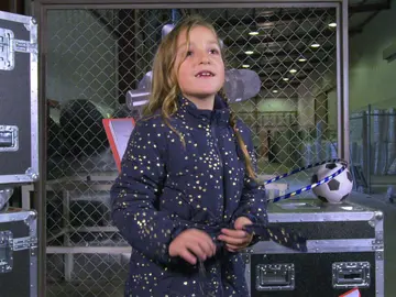 Itziar Guillén se divierte con Juanra Bonet y conoce el plató de 'La Voz Kids' Itziar Guillén se divierte con Juanra Bonet y conoce el plató de 'La Voz Kids'