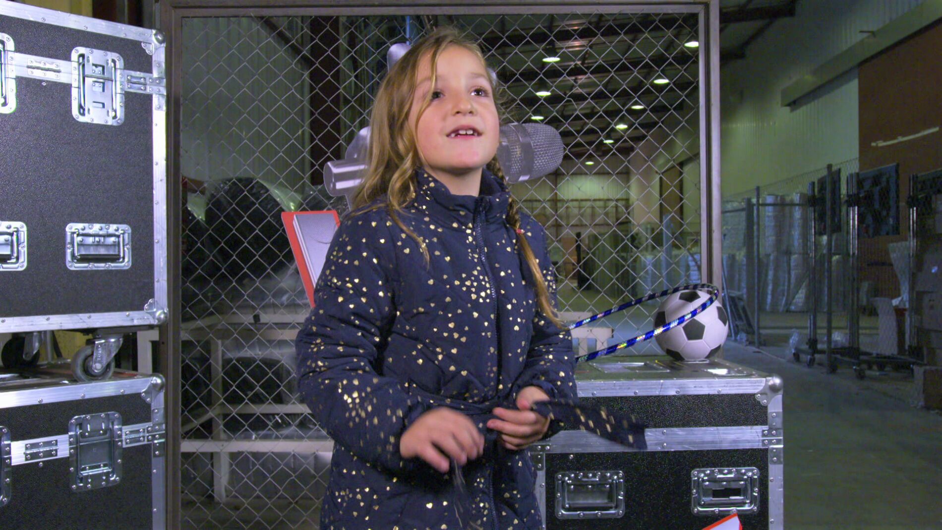 Itziar Guill&eacute;n se divierte con Juanra Bonet y conoce el plat&oacute; de 'La Voz Kids'