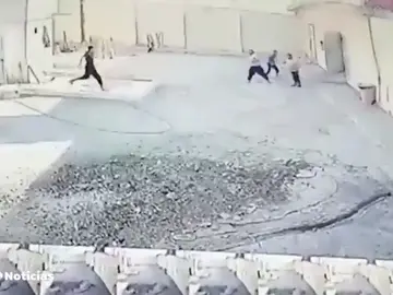 Al menos 785 simpatizantes extranjeros de Estado Islámico se escapan de un campo de detención Al menos 785 simpatizantes extranjeros de Estado Islámico se escapan de un campo de detención