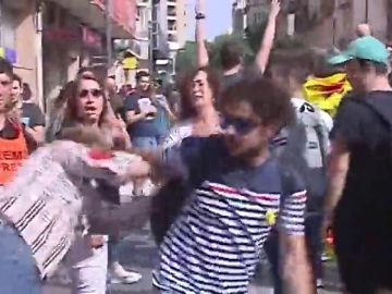Agredida en Tarragona una señora que mostró una bandera española al paso de una manifestación contra la sentencia del 'procés'