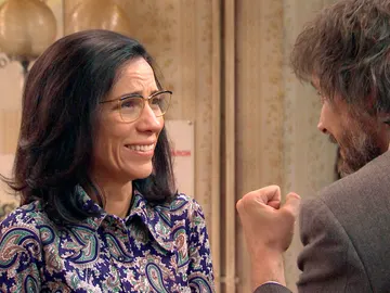 Guillermo y Julia consiguen tranquilizar a Manolita antes del juicio Guillermo y Julia consiguen tranquilizar a Manolita antes del juicio