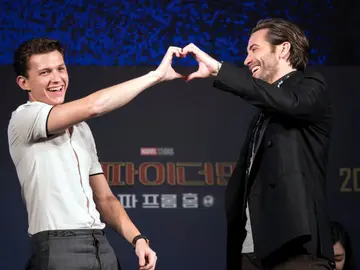 Tom Holland junto a Jake Gyllenhaal Tom Holland junto a Jake Gyllenhaal