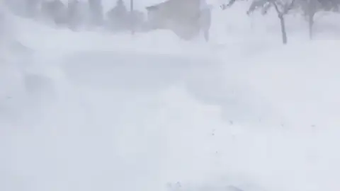 Un fuerte temporal en Estados Unidos deja hasta un metro de nieve en el norte del país Un fuerte temporal en Estados Unidos deja hasta un metro de nieve en el norte del país