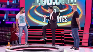 Arturo Valls escenifica un chiste sobre doma con un concursante en '¡Ahora caigo!'