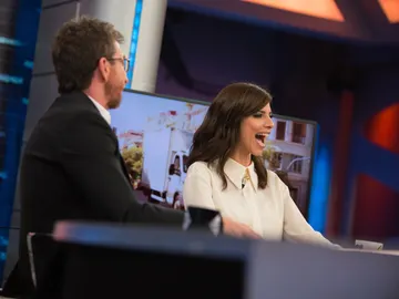 Maribel Verdú juega en 'El Hormiguero 3.0' a encontrar las diferencias en cuadros de crímenes muy 'reales' Maribel Verdú juega en 'El Hormiguero 3.0' a encontrar las diferencias en cuadros de crímenes muy 'reales'