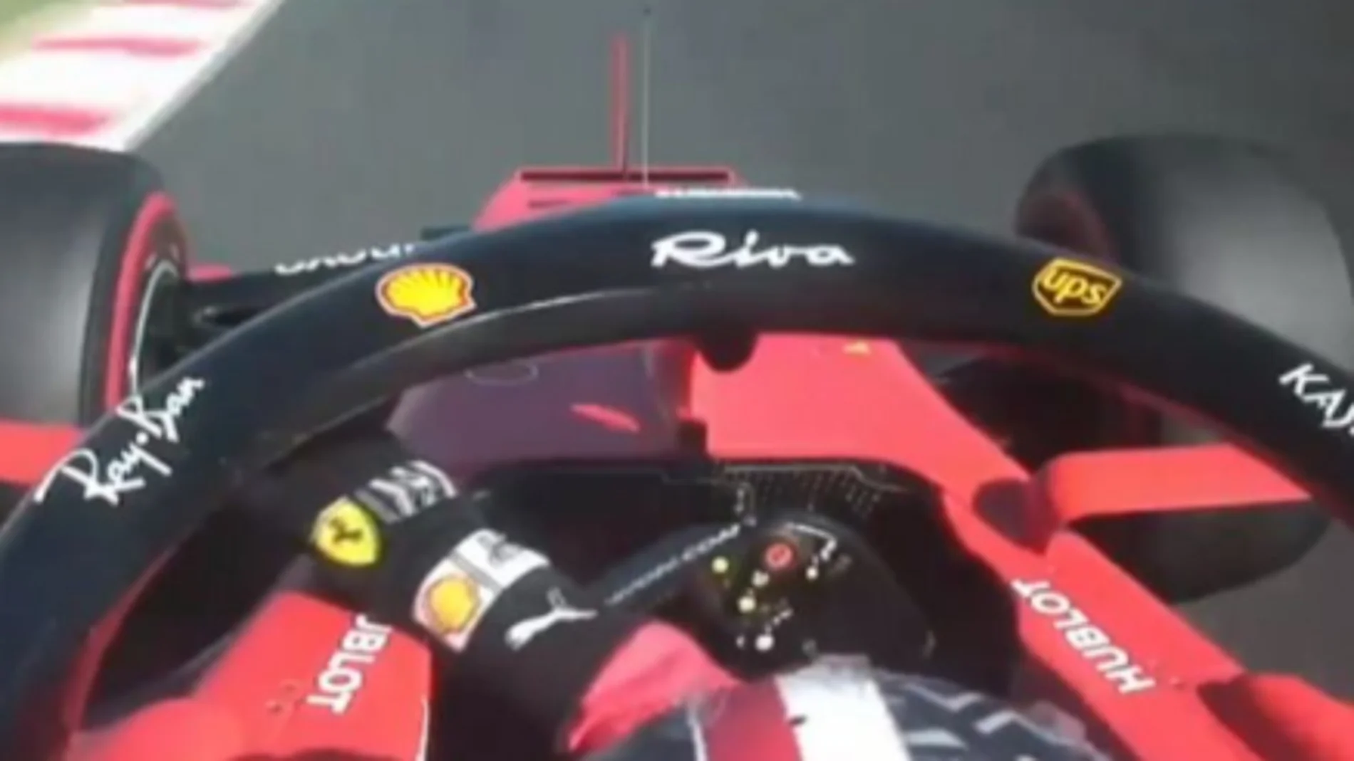 Leclerc hace una temeraria maniobra Leclerc hace una temeraria maniobra