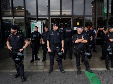 Mossos d'Esquadra en la estación de Sants