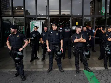 Mossos d'Esquadra en la estación de Sants Mossos d'Esquadra en la estación de Sants