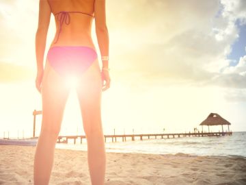 Mujer con bikini Mujer con bikini