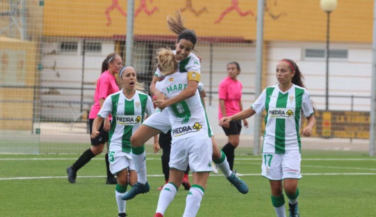 Jugadoras del Córdoba CF femenino celebrando un gol Jugadoras del Córdoba CF femenino celebrando un gol