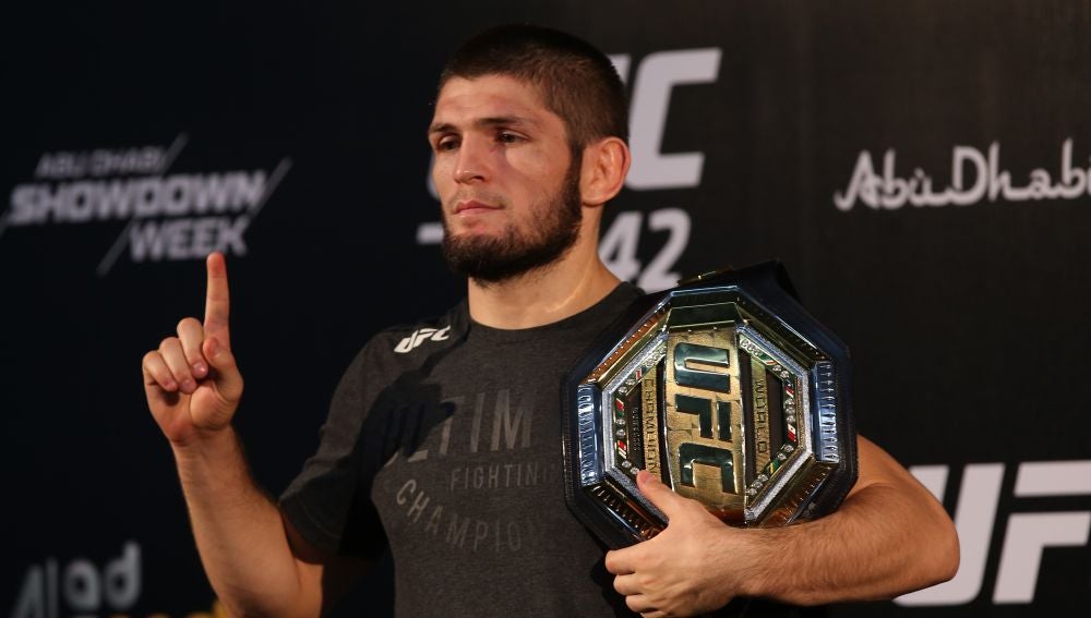 Khabib Nurmagomedov antes de una rueda de prensa