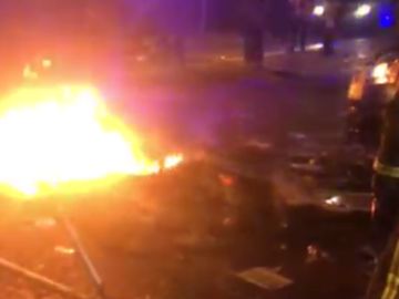 Tensión entre Policía y manifestantes a las puertas de la delegación del Gobierno Tensión entre Policía y manifestantes a las puertas de la delegación del Gobierno
