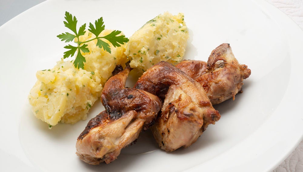 Codornices asadas con puré de patata al alioli