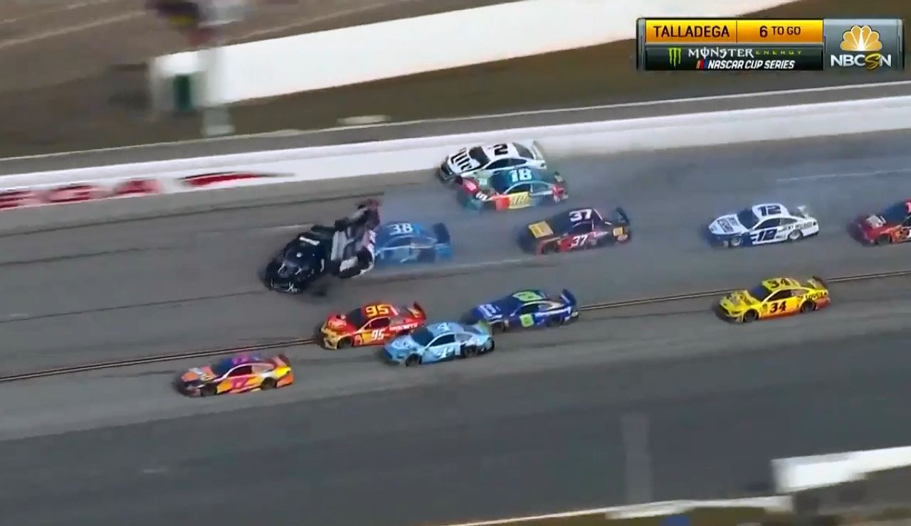 La maniobra del vehículo de Brendan Gaughan La maniobra del vehículo de Brendan Gaughan