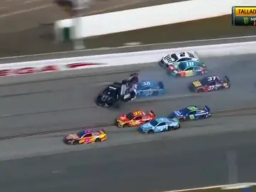 La maniobra del vehículo de Brendan Gaughan La maniobra del vehículo de Brendan Gaughan