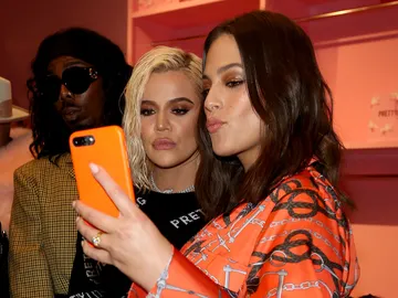 Ashley Graham junto a Khloé Kardashian Ashley Graham junto a Khloé Kardashian