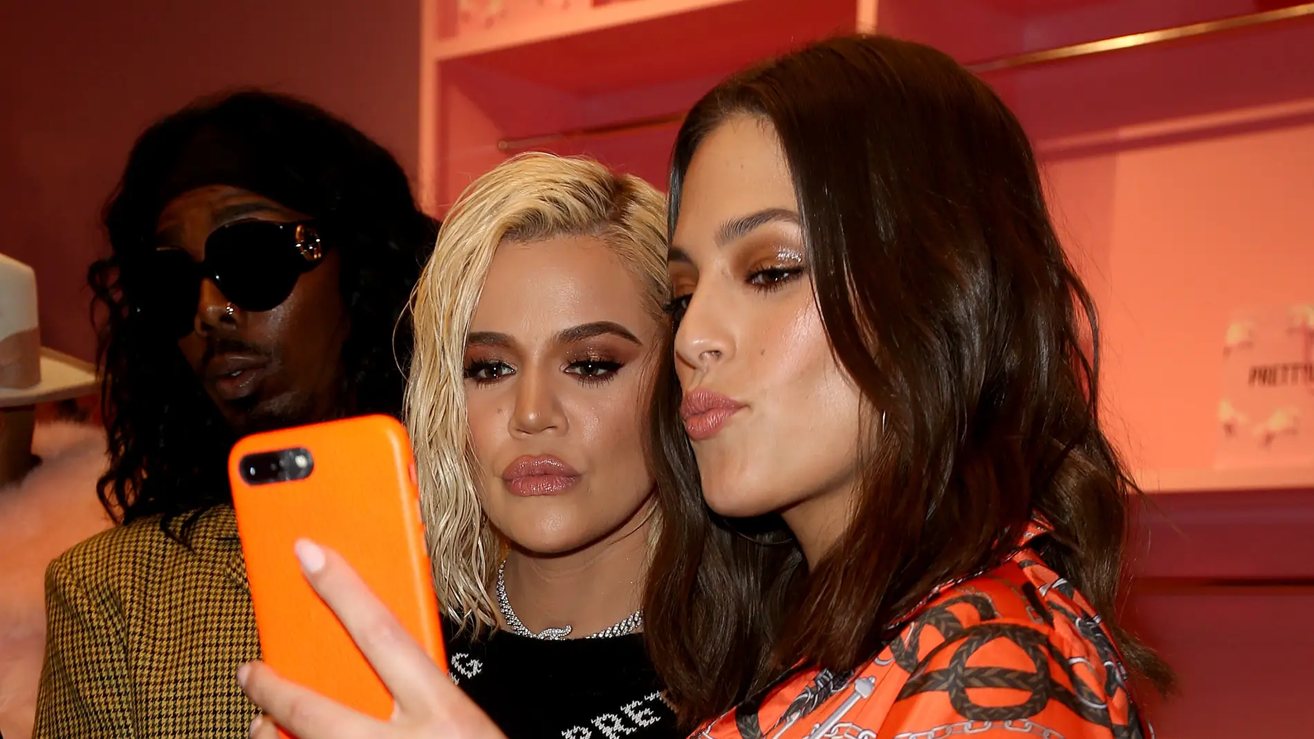 Ashley Graham junto a Khloé Kardashian